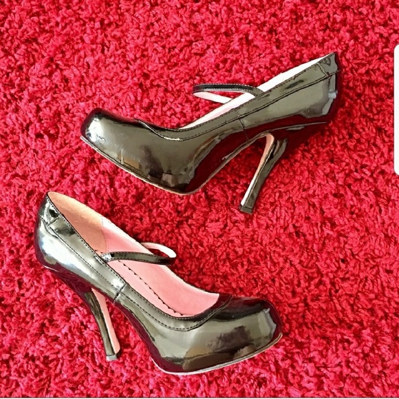 Black Patent Leather Mary Jane Heels . - Picture 2 of 4